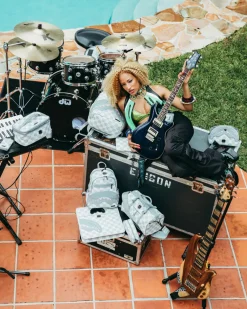 A.I.8 AFRICAN INTELLIGENCE BOOKED & BUSY SHARK HANDBAG