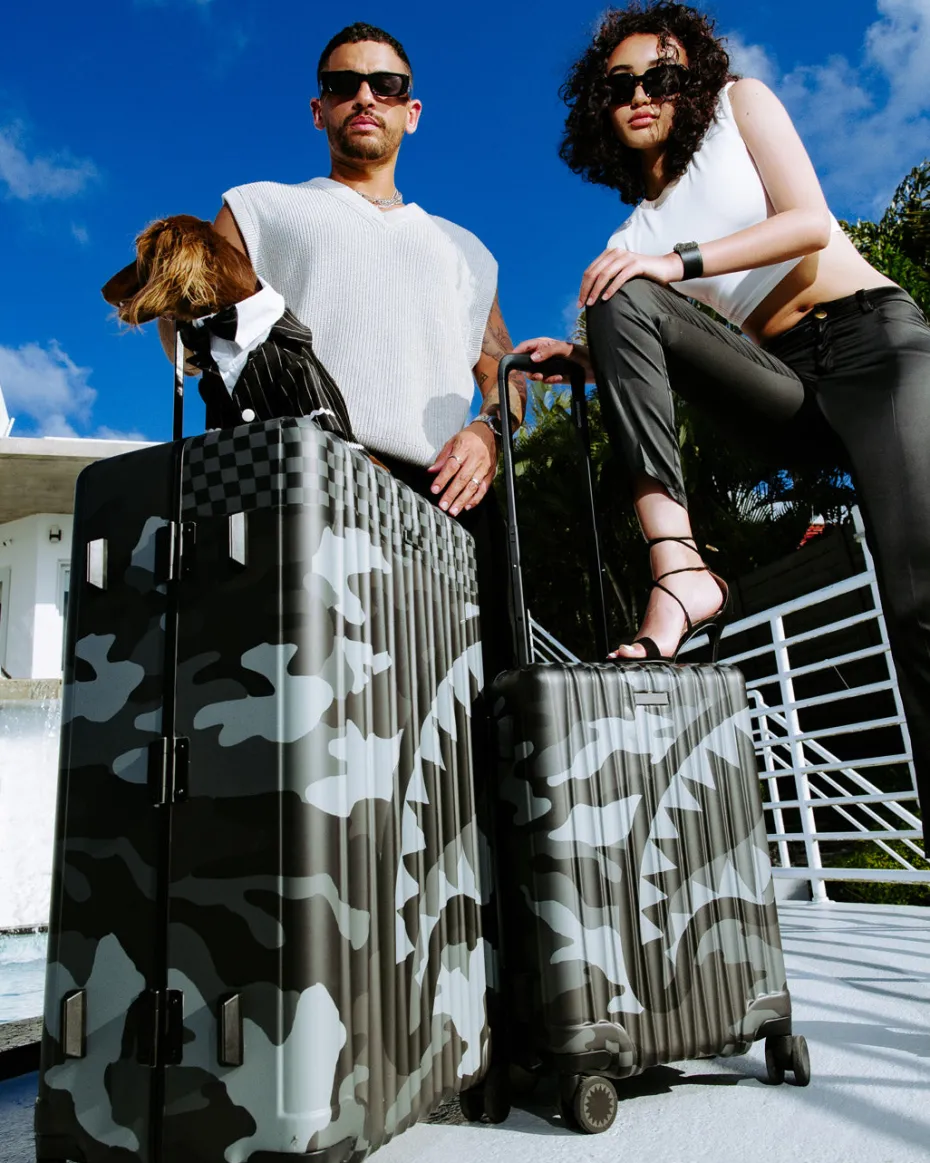 3AM RIPTIDE SHARKNAUTICS HARDSHELL FULL-SIZE LUGGAGE