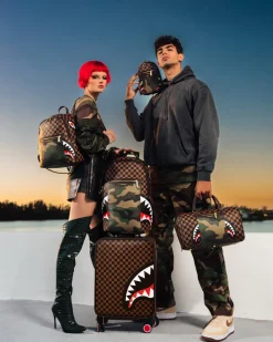 EXTERIOR GOLD ZIP POCKET SHARKS IN PARIS JETSETTER CARRY-ON LUGGAGE