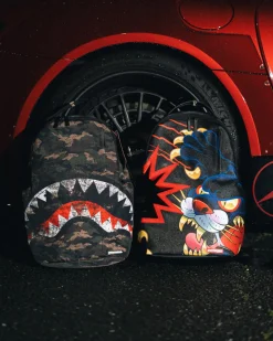 FEEDING FRENZY SIDE BITE BACKPACK