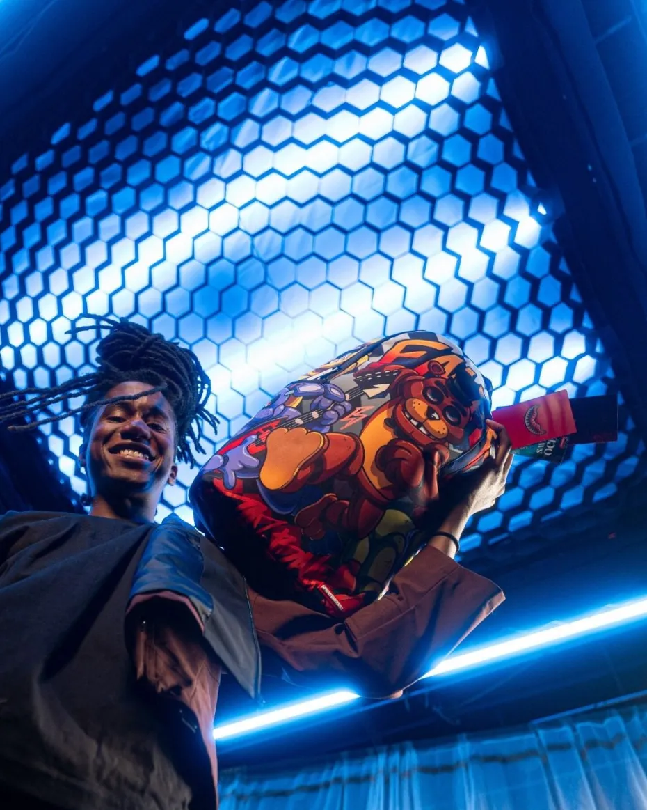 FIVE NIGHTS AT FREDDY'S OFFICIAL DLXSR BACKPACK