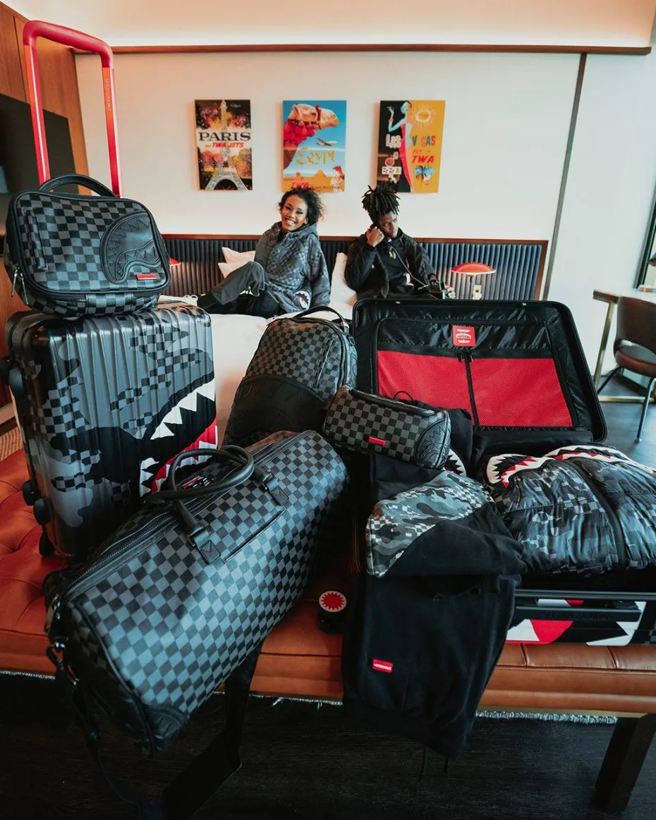 HENNY BLACK TOILETRY BAG