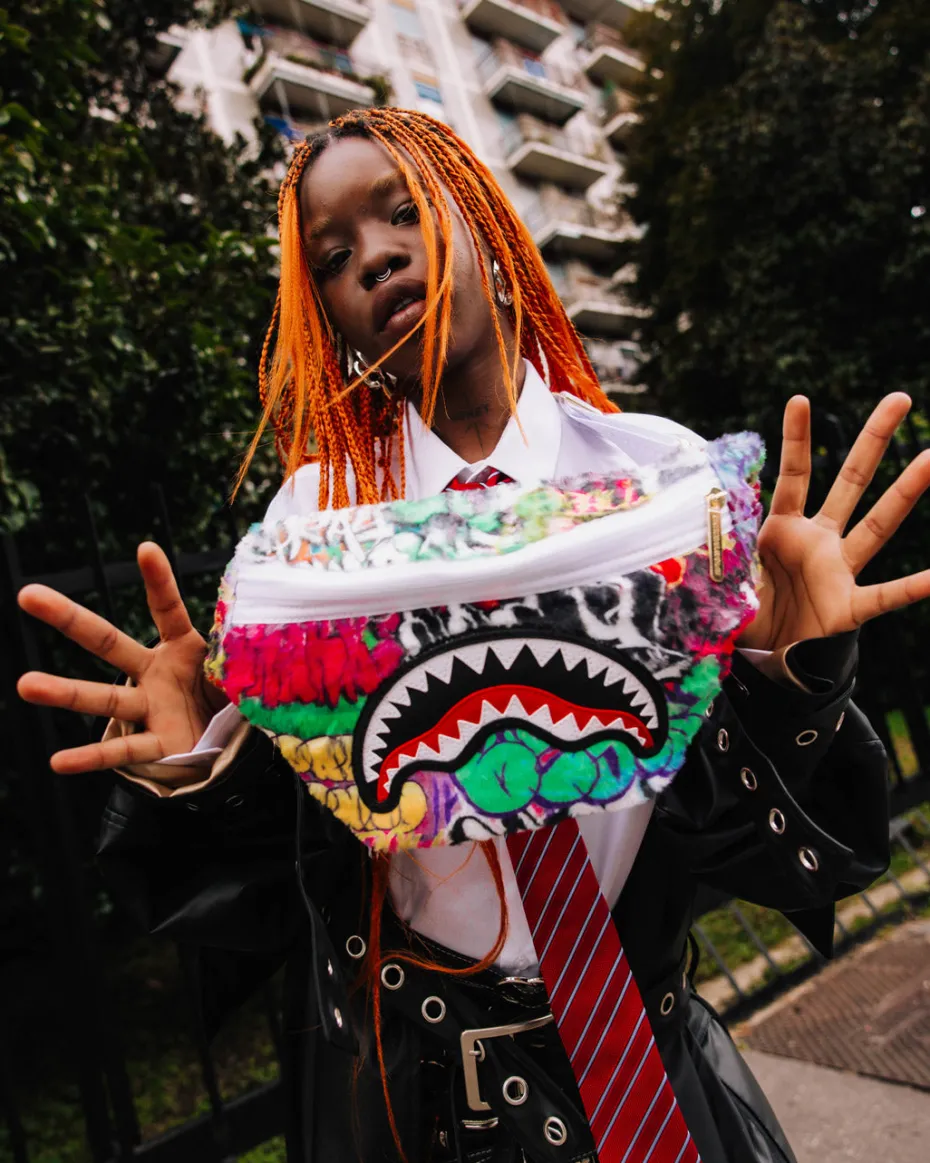 LE MONDE DES GRAFFITIS SAVVY CROSSBODY