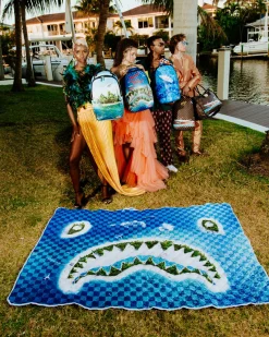 SHARK ISLAND PACKABLE BEACH MAT BLANKET WATER RESISTANT CONVERTIBLE TOTE