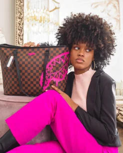 THE ARTISTS TOUCH TOTE