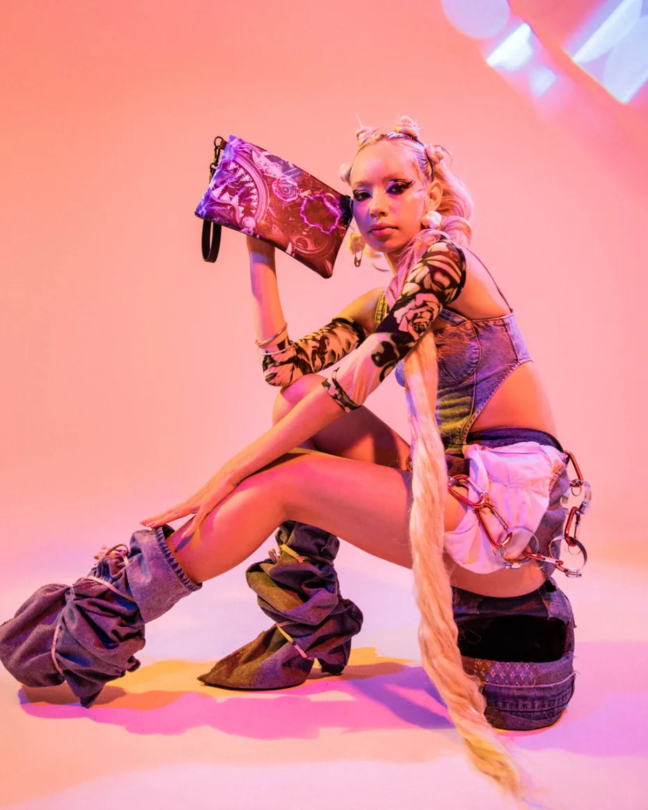 THE UNDERCURRENT CROSS-OVER CLUTCH